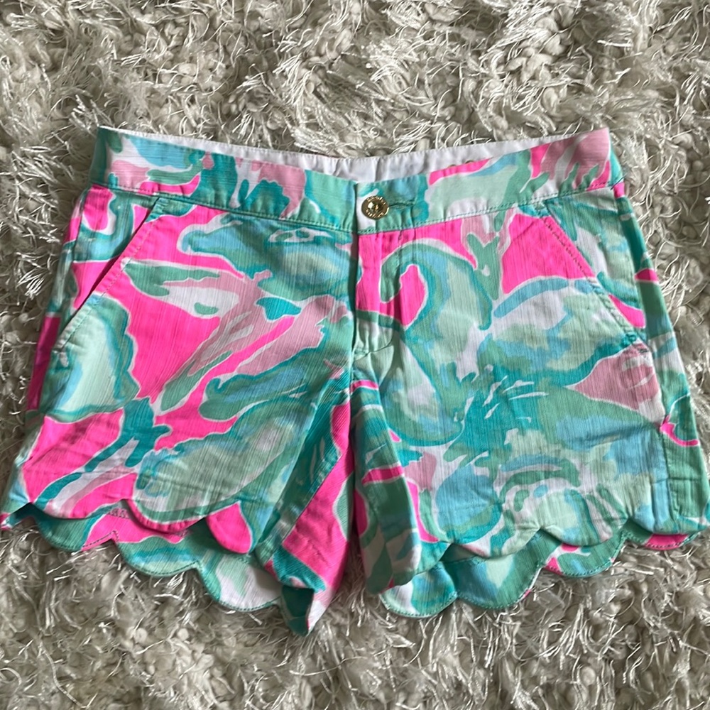 Lilly Pulitzer the buttercup short in tropical pink sands